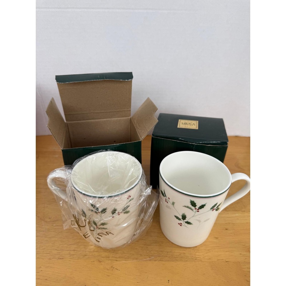 Mikasa Holiday Splendor Bone China Mugs Set of 2  Holly Berry White 4.25in